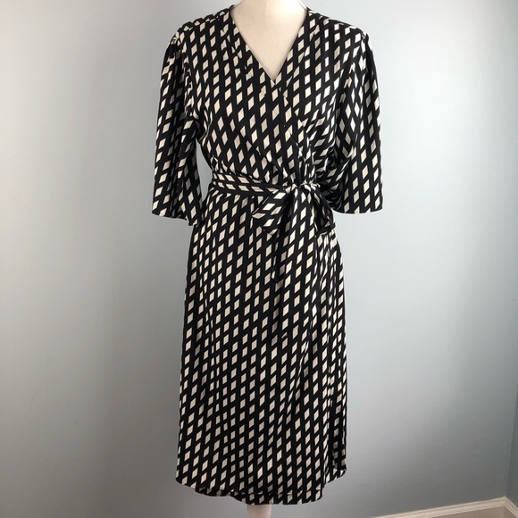 Banana Republic Factory Dresses & Skirts - Banana Republic Black & White Diamond Wrap Dress